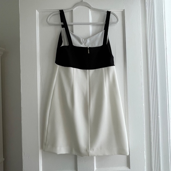 Chanel inspired bow, detailed cocktail dress. - Picture 6 of 6